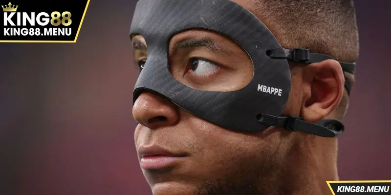 Mbappee đeo mặt nạ sau chấn thương